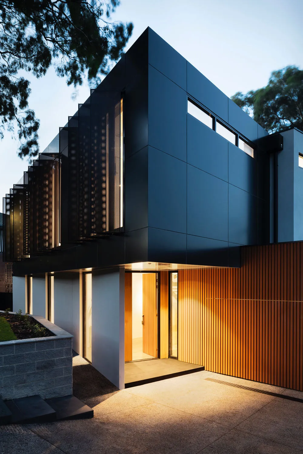Modern home in Greenville, SC with thermowood cladding and aluminum windows